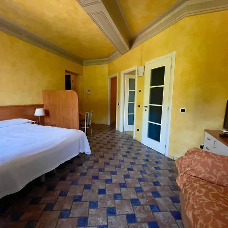 Corte Della Vittoria Apartahotel Parma